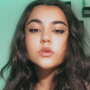 Meet your Posher, Aida